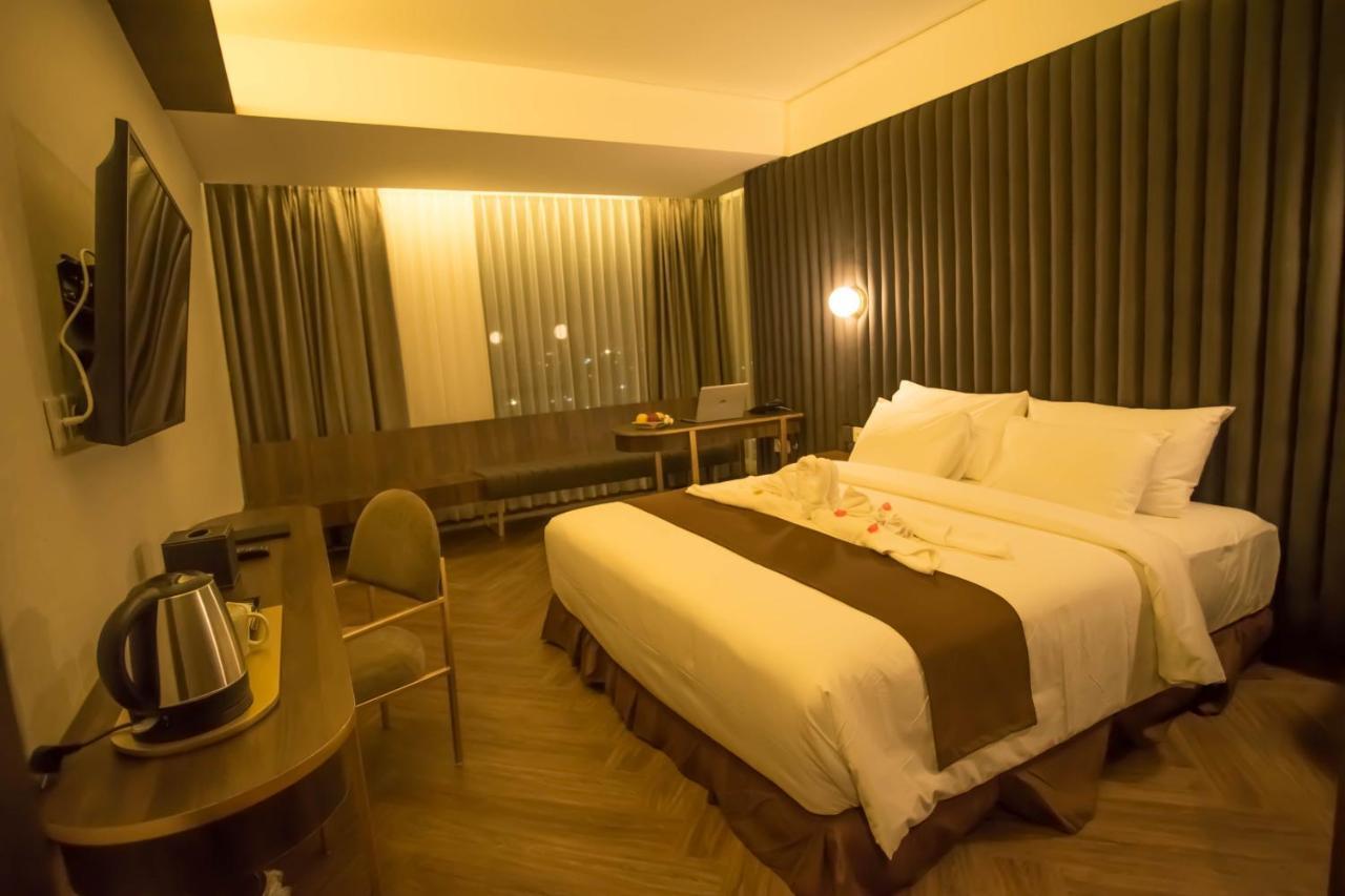 Bono Hotel Pekanbaru Exterior photo